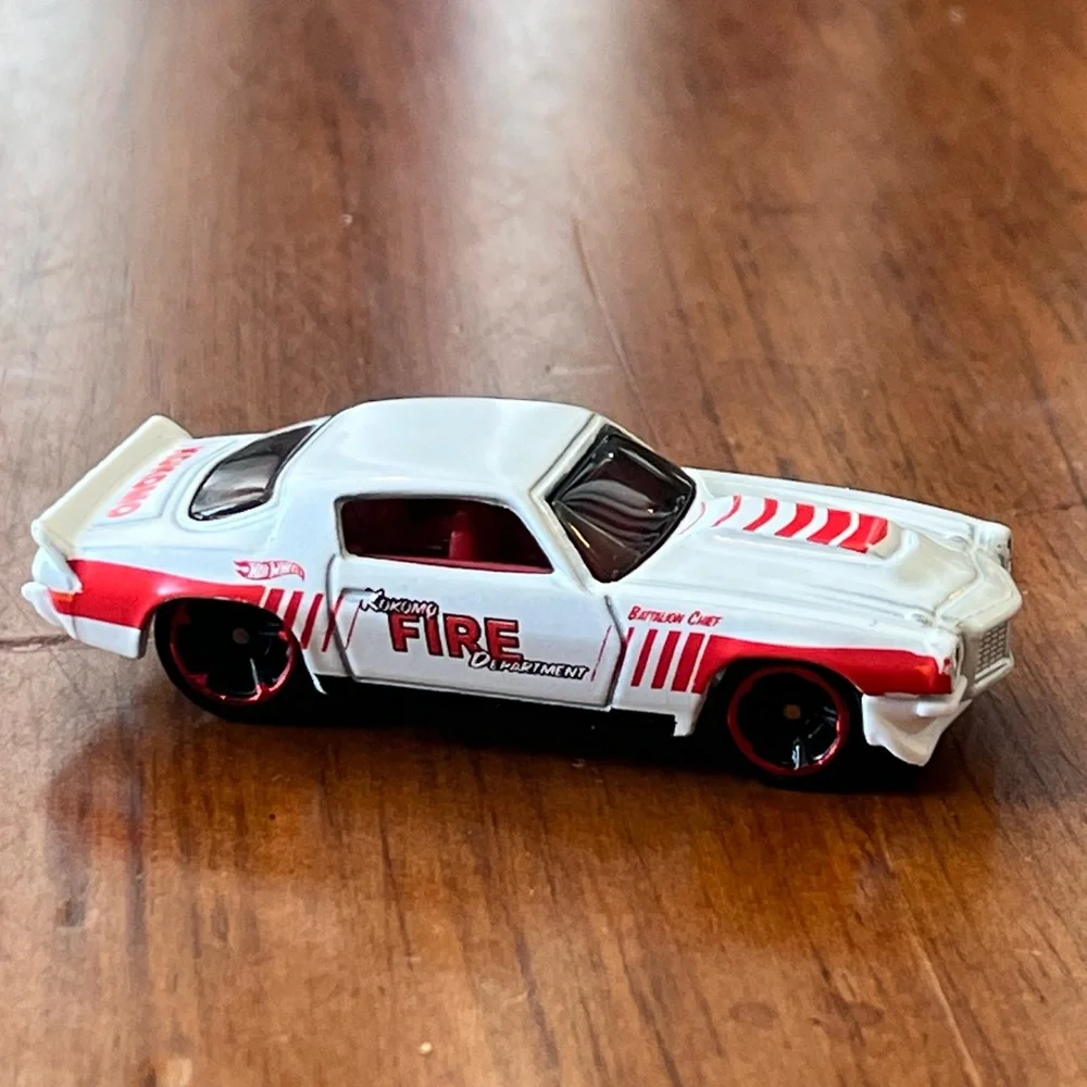Hot Wheels 70 Camaro RS Red Line car Fire Department 2006 Kokomo Battalion Chief